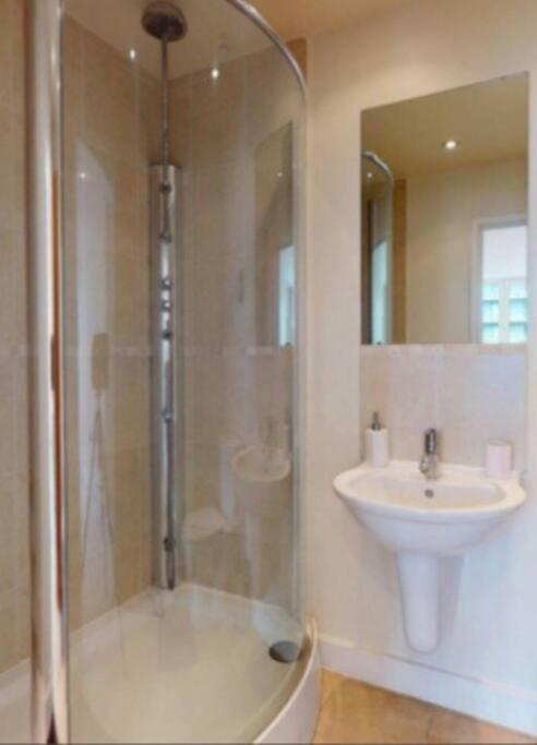 Lovely Waterfront Flat Canary Wharf Excel Centre London Exterior photo